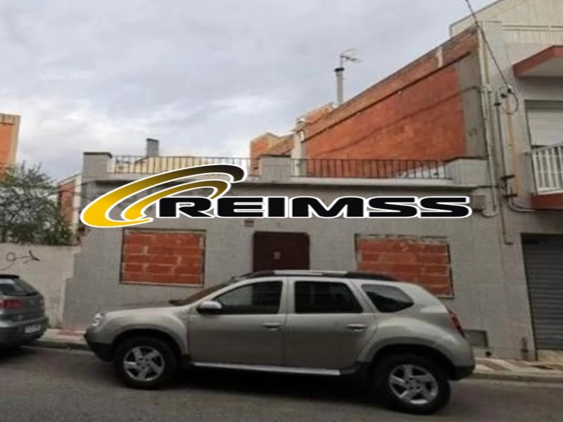Casa en venda a Blanes, 5 hab., 180 m2 - 179.000 EUR