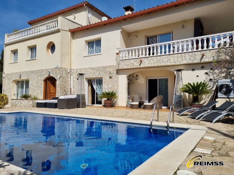 Casa en venda a Calonge, 5 hab., 436 m2 - 890.000 EUR