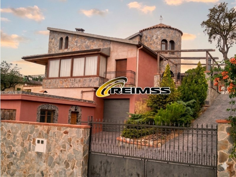 Casa en venda a Maçanet de la Selva, 4 hab., 250 m2 - 366.500 EUR