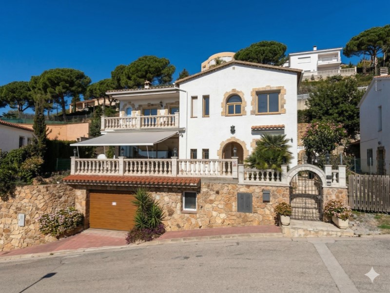 Casa en venda a Lloret de Mar, 5 hab., 288 m2 - 509.000 EUR