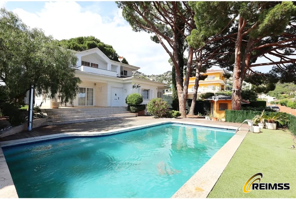 Casa en venda a Lloret de Mar, 5 hab., 280 m2 - 749.000 EUR