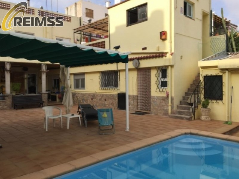 Casa en venda a Pineda de Mar, 6 hab., 560 m2 - 625.000 EUR