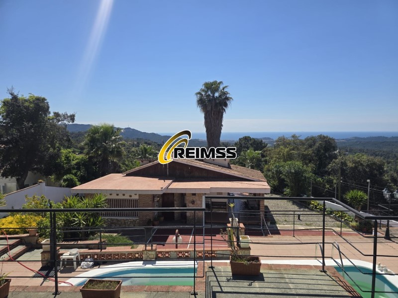 Casa en venda a Lloret de Mar, 3 hab., 227 m2 - 379.000 EUR